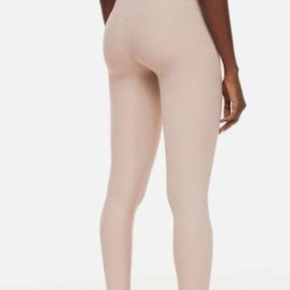 NWT TNA Butter Leggings - Picture 3 of 3